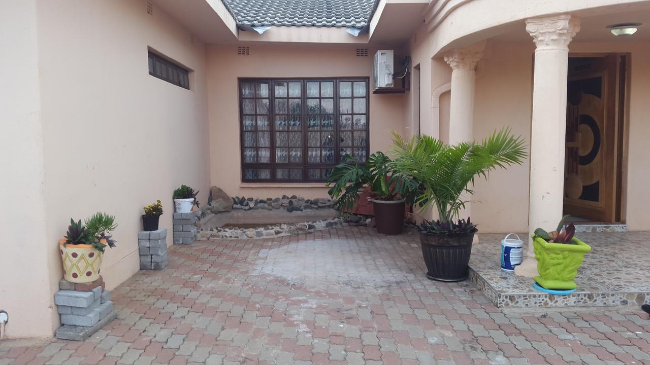 Tintech Bed & Breakfast Francistown Eksteriør bilde