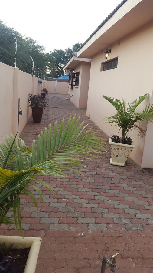 Tintech Bed & Breakfast Francistown Eksteriør bilde