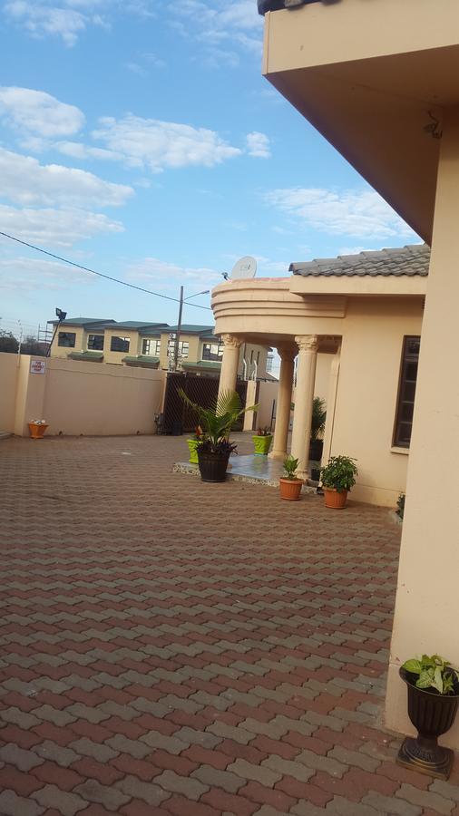 Tintech Bed & Breakfast Francistown Eksteriør bilde